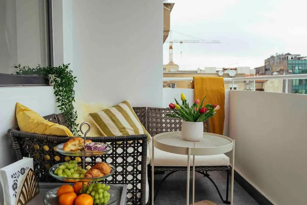 Daire Sunny 2Br Flat-Top Location-Amazing Views Bükreş
