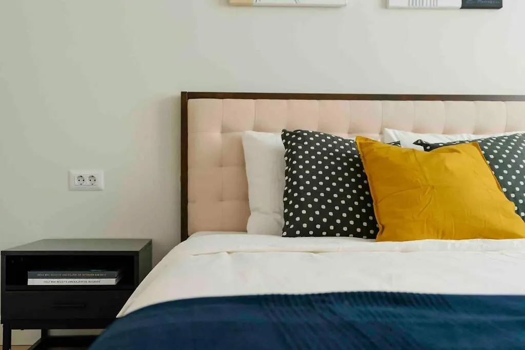 Daire Sunny 2Br Flat-Top Location-Amazing Views Bükreş