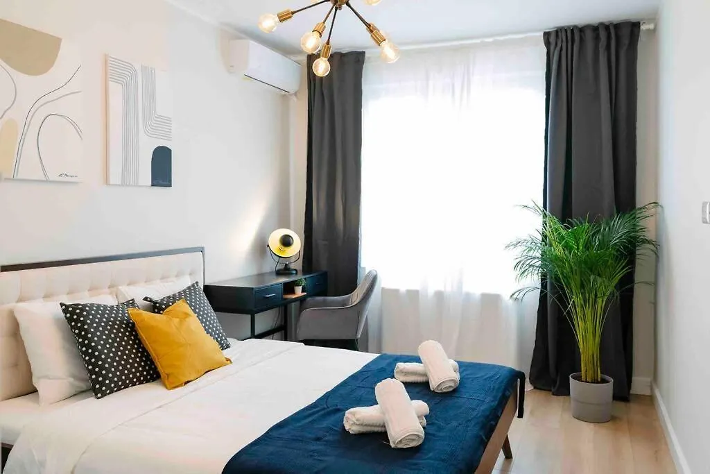 Sunny 2Br Flat-Top Location-Amazing Views Bükreş 0*,  Romanya